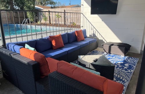 Cypress Gardens House | Cozy Legoland Guest House with Pool