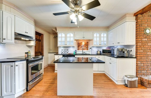 Lewiston Cottage | Cozy Lewiston Home < 10 Mi to Niagara Falls!