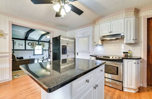 Lewiston Cottage | Cozy Lewiston Home < 10 Mi to Niagara Falls!