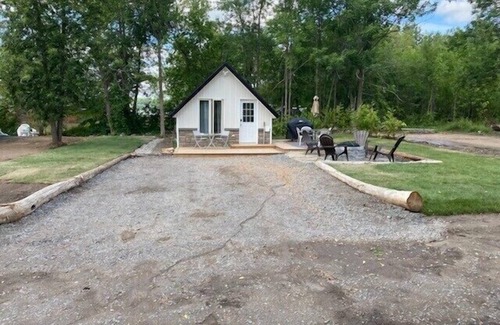 Campbellford Apartment | Cozy little cottage with big memories