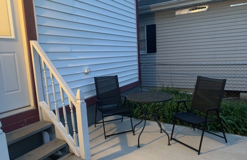 Ottawa House | Cozy little house walking distance from downtown Ottawa - Window air units
