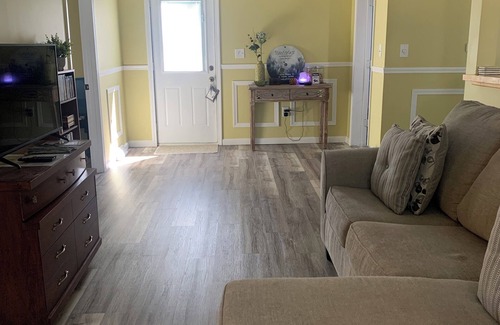 Ottawa House | Cozy little house walking distance from downtown Ottawa - Window air units