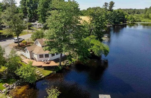 Salem Cottage | cozy little lake house for 2, pet friendly, non smoking