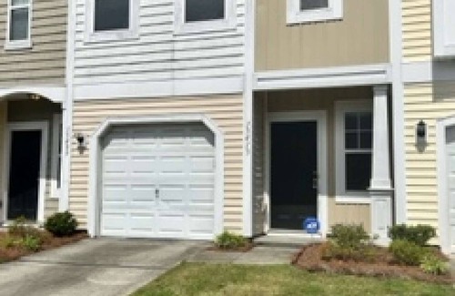 Charlotte Apartment | Cozy little Townhouse 7 minutes from Carowinds
