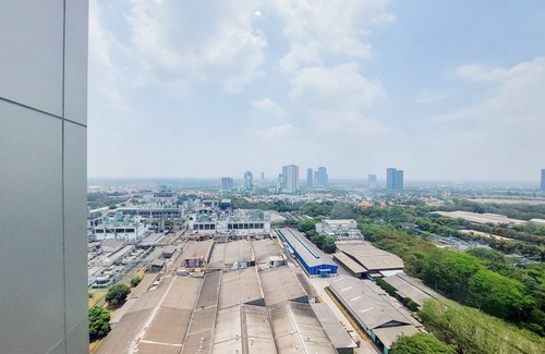 Pinang Apartment | Cozy Living 1Br Collins Boulevard Apartment