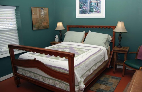 Old Town House | Cozy Living Close to the Beach