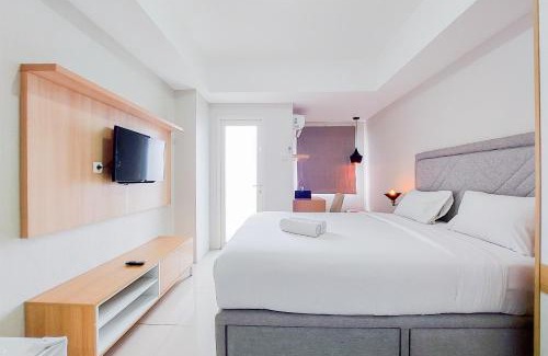 Ciputat Apartment | Cozy Living Studio Room at Baileys Apartment By Travelio