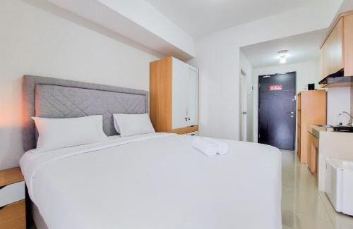 Ciputat Apartment | Cozy Living Studio Room at Baileys Apartment By Travelio
