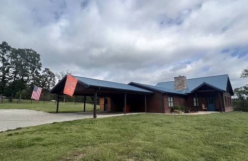 Jenkins House | Cozy lodge in Ozark Mountains on Mountain Creek Ranch. 20 min to Table Rock Lake