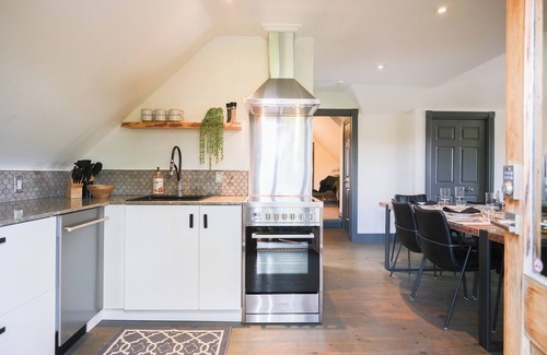 Niagara-on-the-Lake Apartment | Cozy Loft in the Village of Virgil