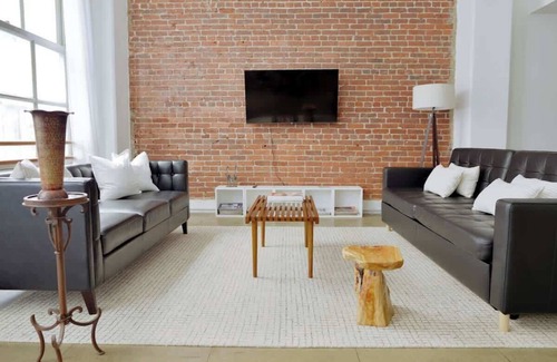 Downtown Los Angeles Apartment | Cozy Loft in Downtown LA