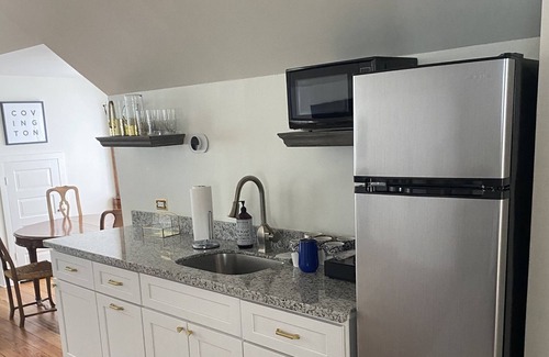 Covington Apartment | Cozy loft in the heart of downtown Covington.