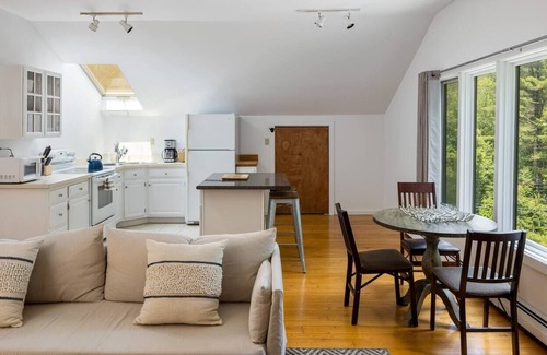 Hillsdale House | Cozy Loft on a Country Road