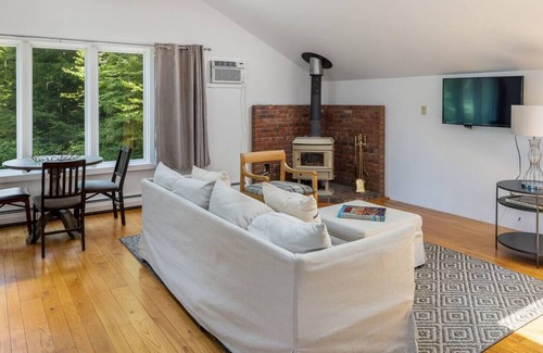 Hillsdale House | Cozy Loft on a Country Road