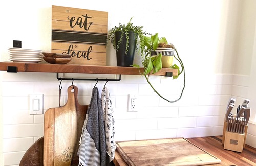 Hayden House | Cozy loft on Hayden Lake, near Silverwood, 15m to Coeur d Alene, Private events