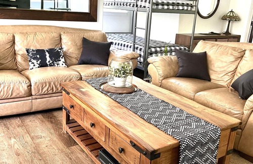 Hayden House | Cozy loft on Hayden Lake, near Silverwood, 15m to Coeur d Alene, Private events