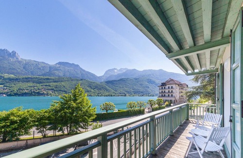 Duingt Apartment | "Cozy Loft" with views and private access to Lake Annecy