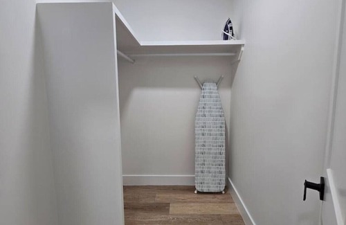 Bellevue Apartment | Cozy log cabin, 25 mins to Broadway