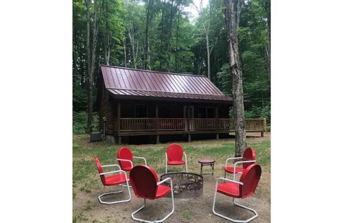Bellaire Cabin | Cozy Log Cabin in a Quiet Beautiful Wooded Setting