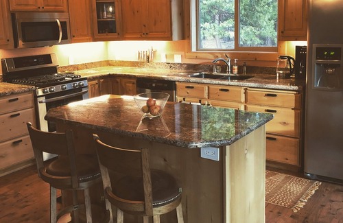 Shingletown Cabin | Cozy Log Cabin on 3 Acres Near Lassen Volcanic National Park