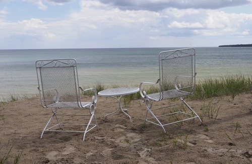 Sturgeon Bay Cabin | Cozy Log Cabin ON THE WATER with the Best Sand Beach in Door County!
