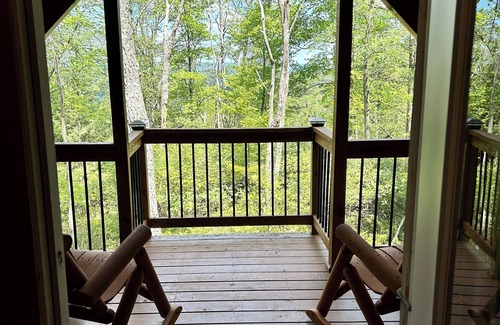 Spring Mills Cabin | Cozy Log Cabin/Penn State Football/20 Minutes to State College, PA