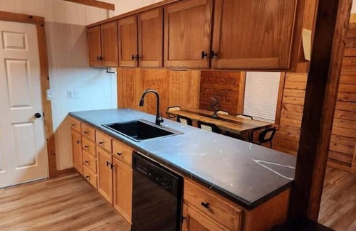 Heber Springs Cabin | Cozy Log Cabin Retreat - Minutes from fly fishing!