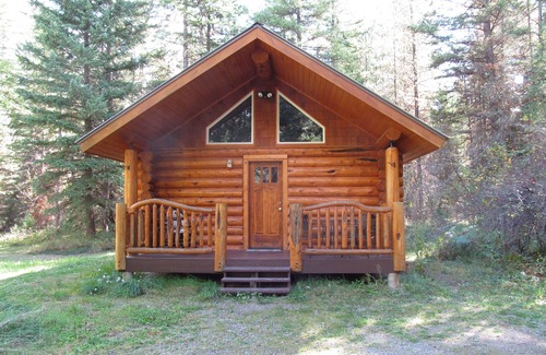 Martin City Cabin | Cozy log cabin six miles from west entrance to Glacier National Park