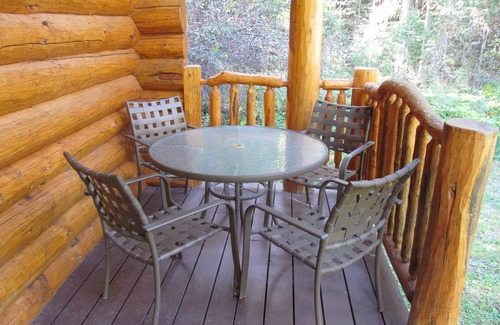 Martin City Cabin | Cozy log cabin six miles from west entrance to Glacier National Park