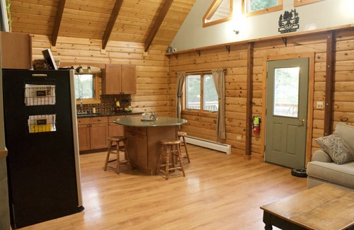 Mount Vision House | Cozy Log Cabin