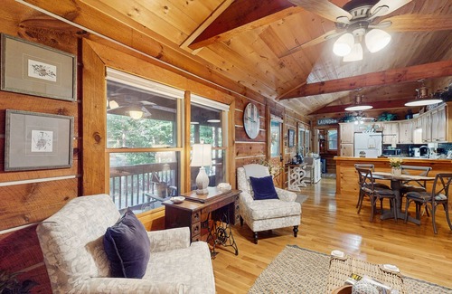 Mineral Bluff Cabin | Cozy log cabin with hot tub, fire pit, and scenic screened porches