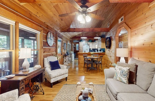 Mineral Bluff Cabin | Cozy log cabin with hot tub, fire pit, and scenic screened porches