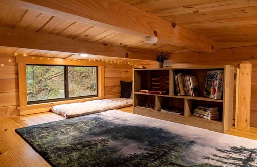 Allegheny Mountains Cabin | Cozy Log Cabin with a Hot Tub near Seneca Rocks, West Virginia - Perfect for a Romantic Glamping Getaway to the Mountains