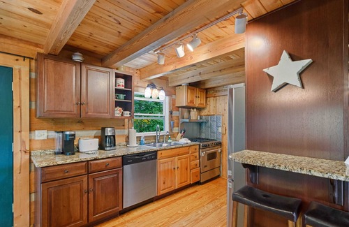 Foscoe Cabin | Cozy Log Cabin with Views of Grandfather Mountain