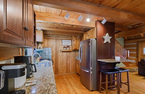 Foscoe Cabin | Cozy Log Cabin with Views of Grandfather Mountain