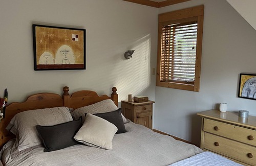 Whistler Cay Estates Ski Chalet | Cozy log chalet -15 minute walk to the village.