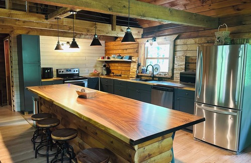 Prattsburgh Cabin | Cozy Log Home - NY Finger Lakes- Wineries, Hiking, Breweries, Distilleries