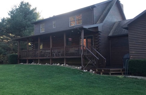 Girard House | Cozy Log Home
