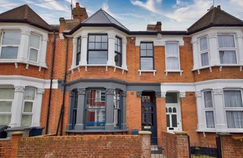 Cricklewood Apartment | Cozy London Studio Near City Center