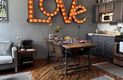 Williamsburg Apartment | Cozy LOVE Home in Hip Williamsburg Brooklyn!