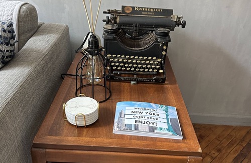 Williamsburg Apartment | Cozy LOVE Home in Hip Williamsburg Brooklyn!