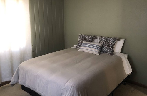 Bellevue House | Cozy Lustron home in Beautiful Bellevue! Walk to the Mississippi!