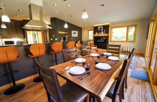 Lutsen House | Cozy Lutsen Cabin with Hot Tub, Deck Hammock & Projector