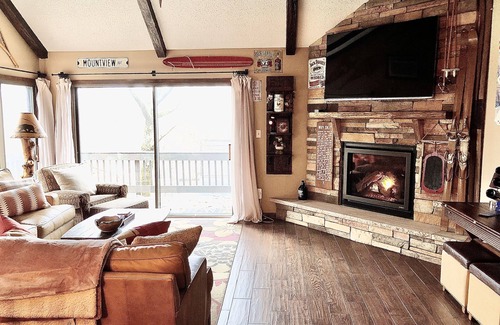 Village at Camelback House | Cozy Lux Poconos Mountain Cabin on Camelback Mountain Near Outlets & Waterparks.