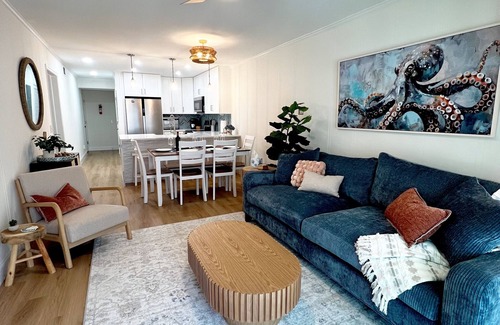 Garden City Condo | Cozy Luxe Beach Condo: Fully Renovated + Pool + Steps to Sand + Prime Location