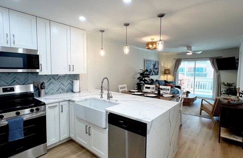 Garden City Condo | Cozy Luxe Beach Condo: Fully Renovated + Pool + Steps to Sand + Prime Location