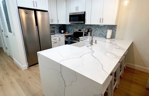 Garden City Condo | Cozy Luxe Beach Condo: Fully Renovated + Pool + Steps to Sand + Prime Location