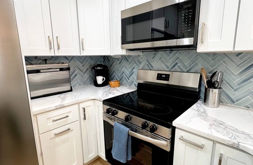 Garden City Condo | Cozy Luxe Beach Condo: Fully Renovated + Pool + Steps to Sand + Prime Location