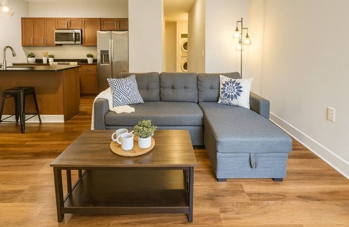 Downtown Cleveland Apartment | Cozy Luxe Suite | Rock Hall Casino Stadiums