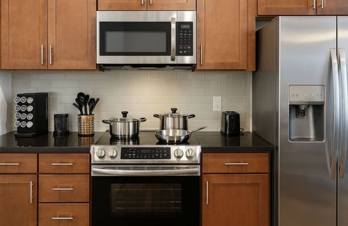 Downtown Cleveland Apartment | Cozy Luxe Suite | Rock Hall Casino Stadiums